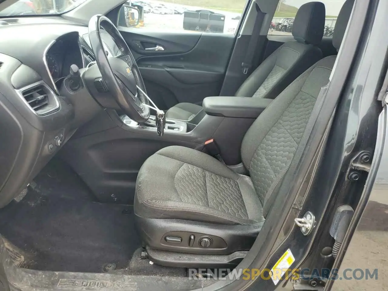 7 Photograph of a damaged car 3GNAXUEV1LS571786 CHEVROLET EQUINOX 2020