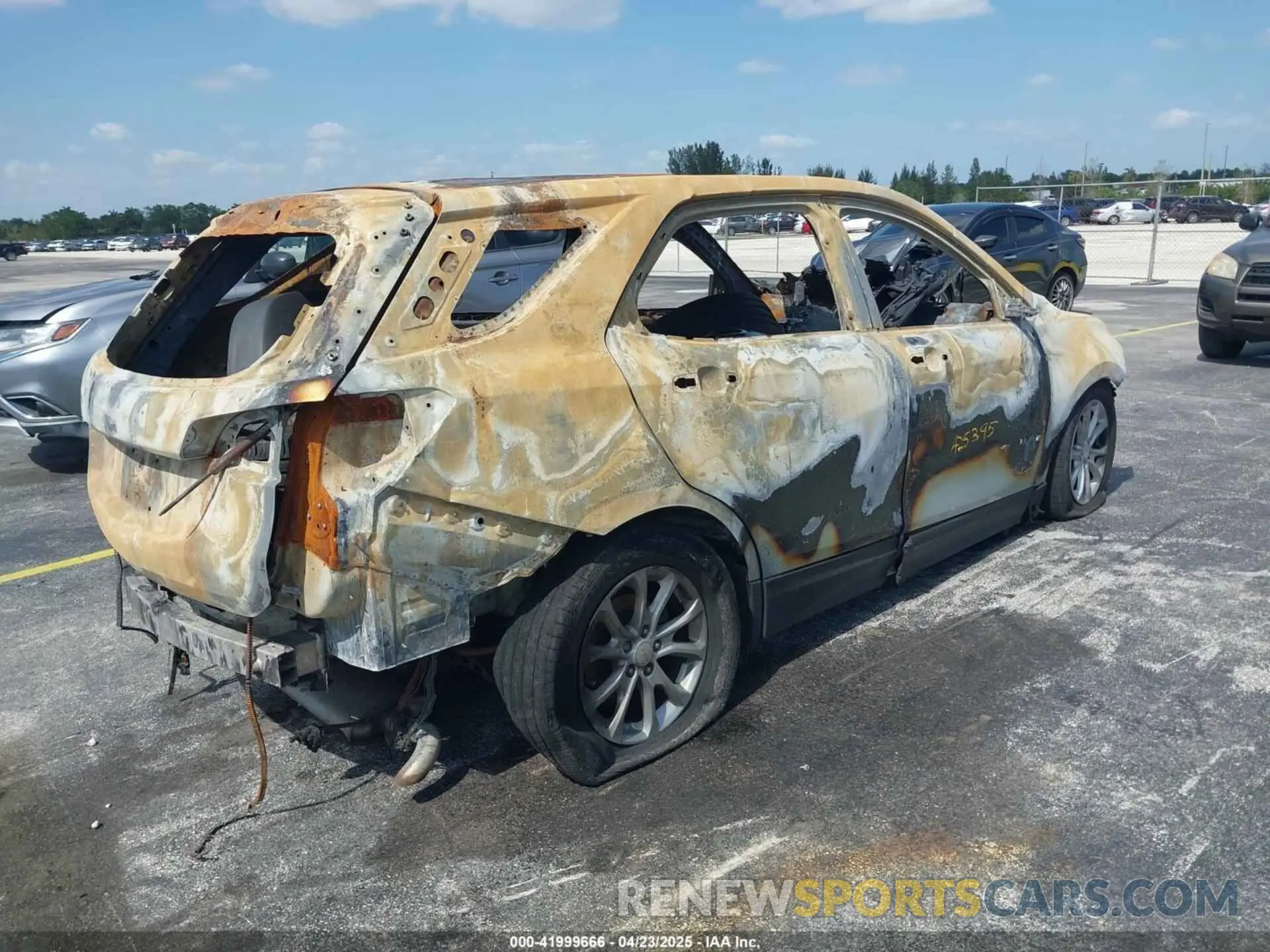4 Photograph of a damaged car 3GNAXUEV1LS647460 CHEVROLET EQUINOX 2020