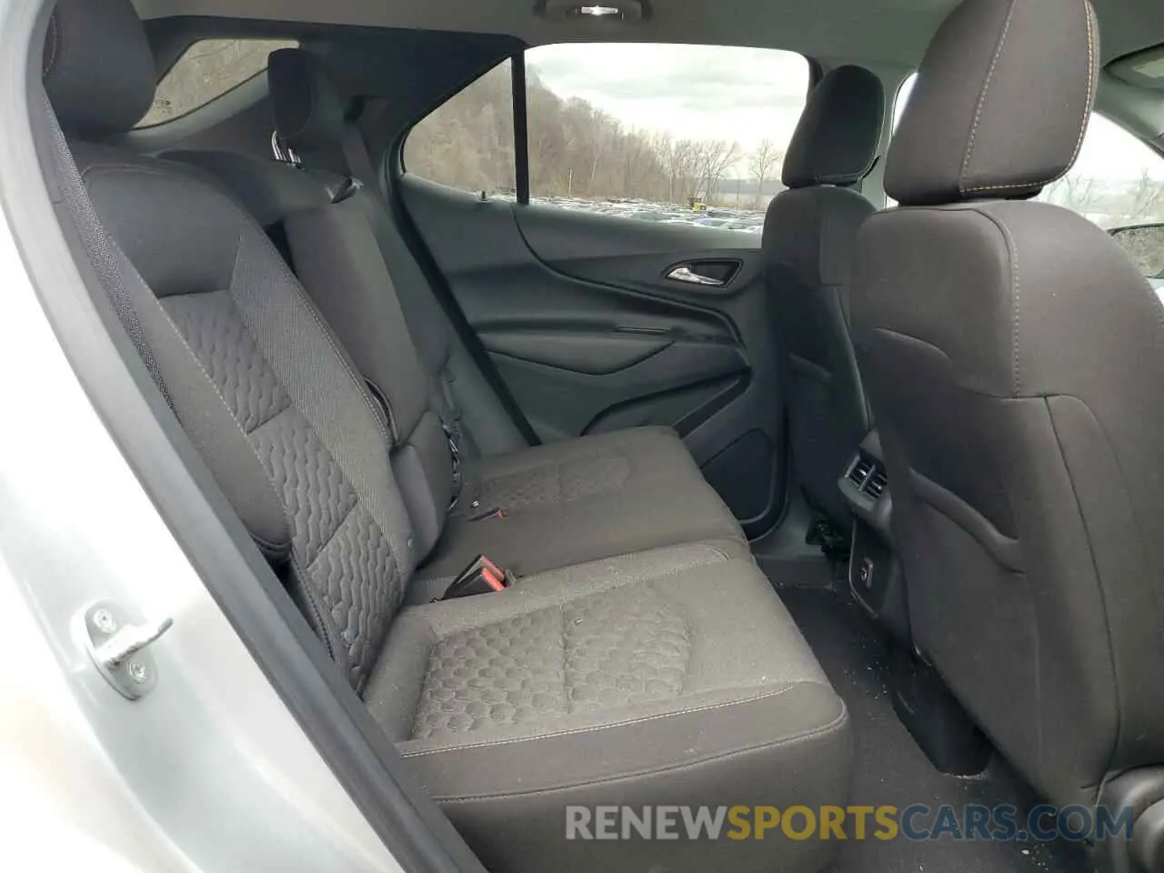 11 Photograph of a damaged car 3GNAXUEV2LS698403 CHEVROLET EQUINOX 2020