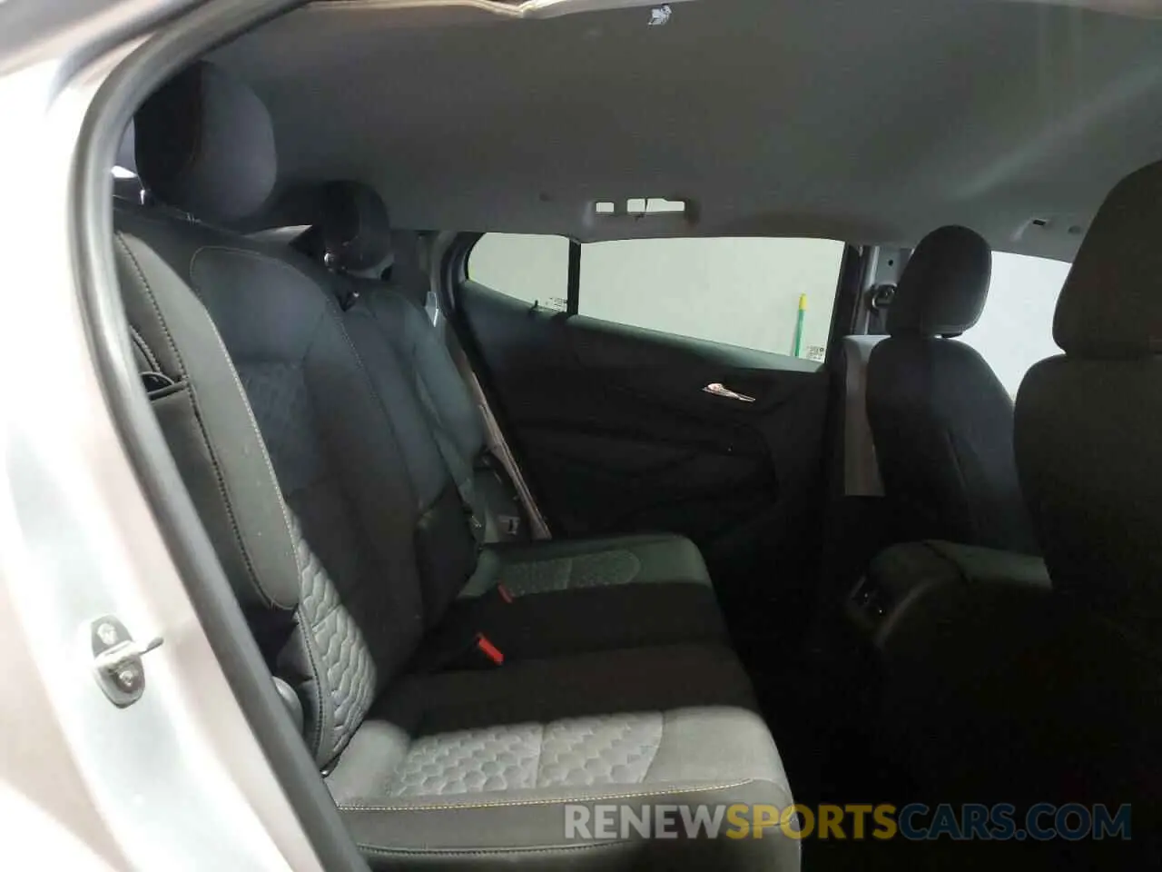 11 Photograph of a damaged car 3GNAXUEV4LS689251 CHEVROLET EQUINOX 2020