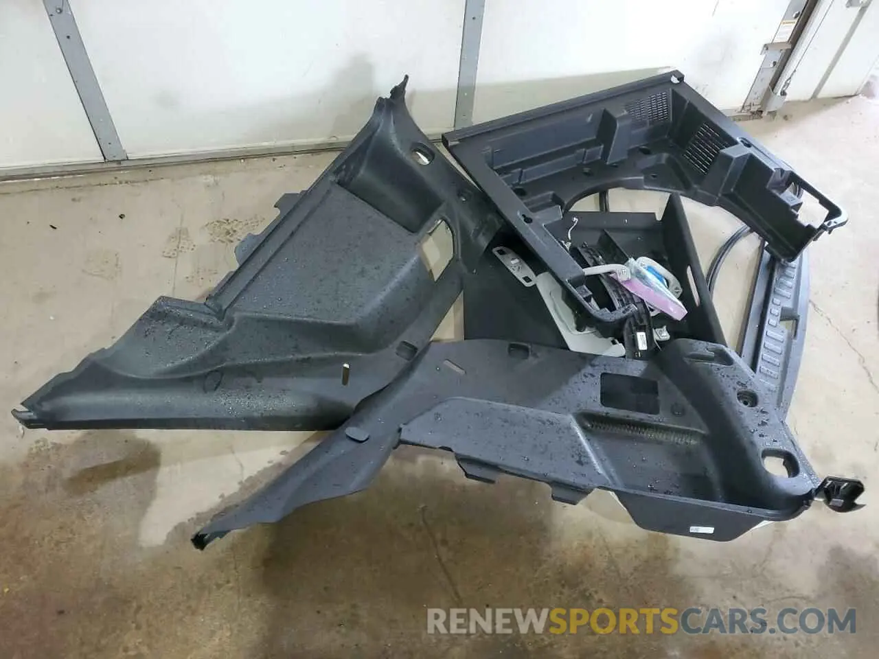 13 Photograph of a damaged car 3GNAXUEV4LS689251 CHEVROLET EQUINOX 2020
