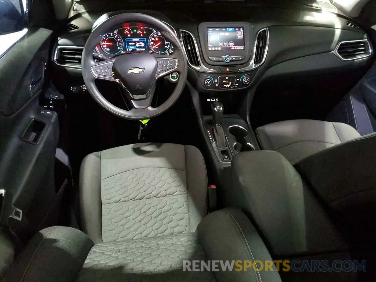 8 Photograph of a damaged car 3GNAXUEV4LS689251 CHEVROLET EQUINOX 2020