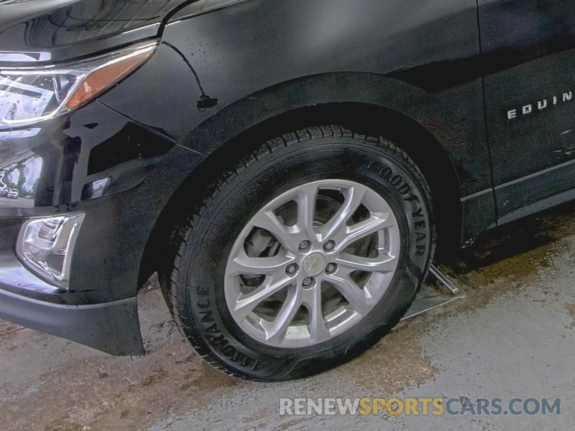 8 Фотография поврежденного автомобиля 3GNAXUEV5LL263191 CHEVROLET EQUINOX 2020