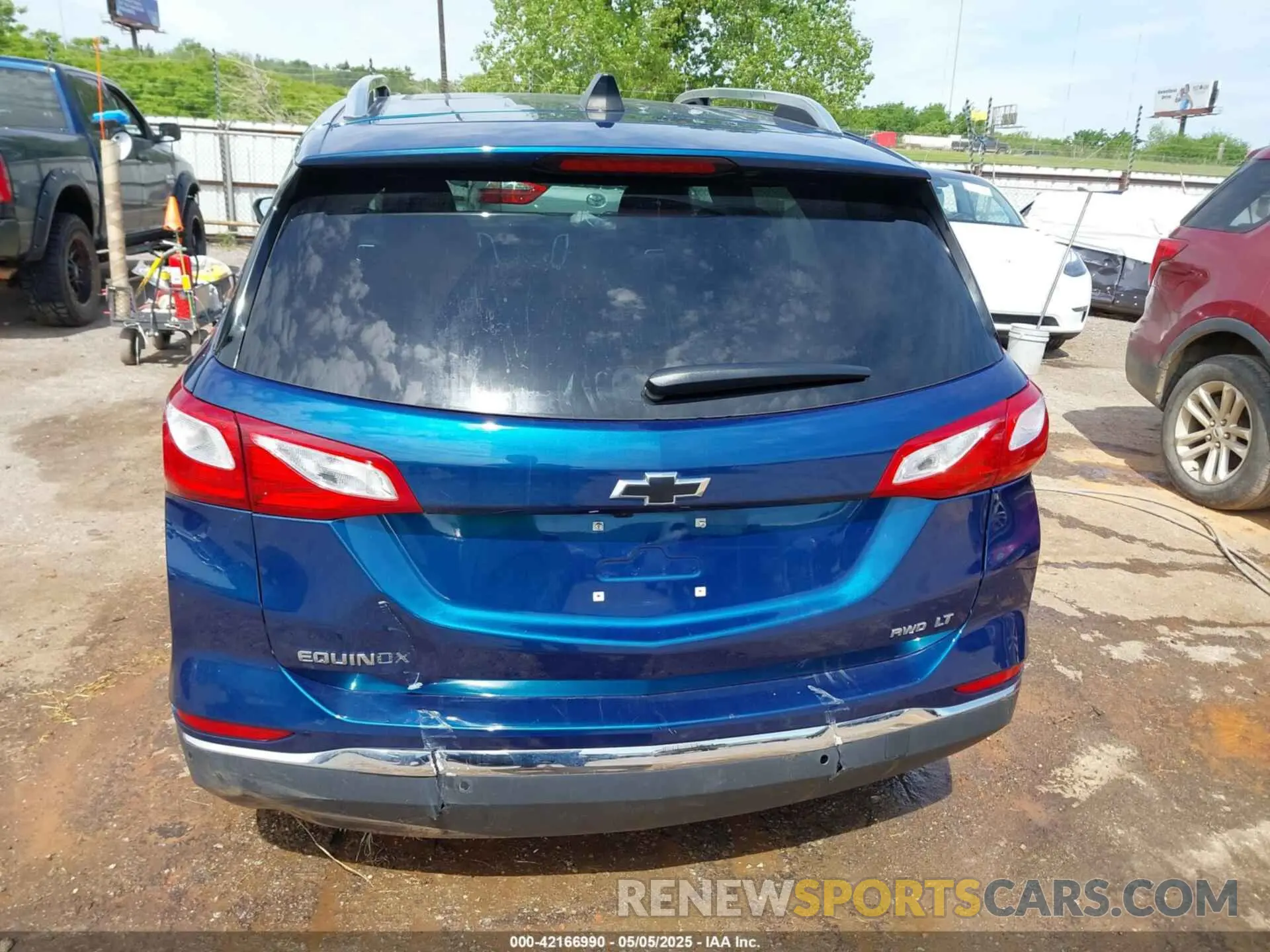 17 Photograph of a damaged car 3GNAXUEV5LL272571 CHEVROLET EQUINOX 2020