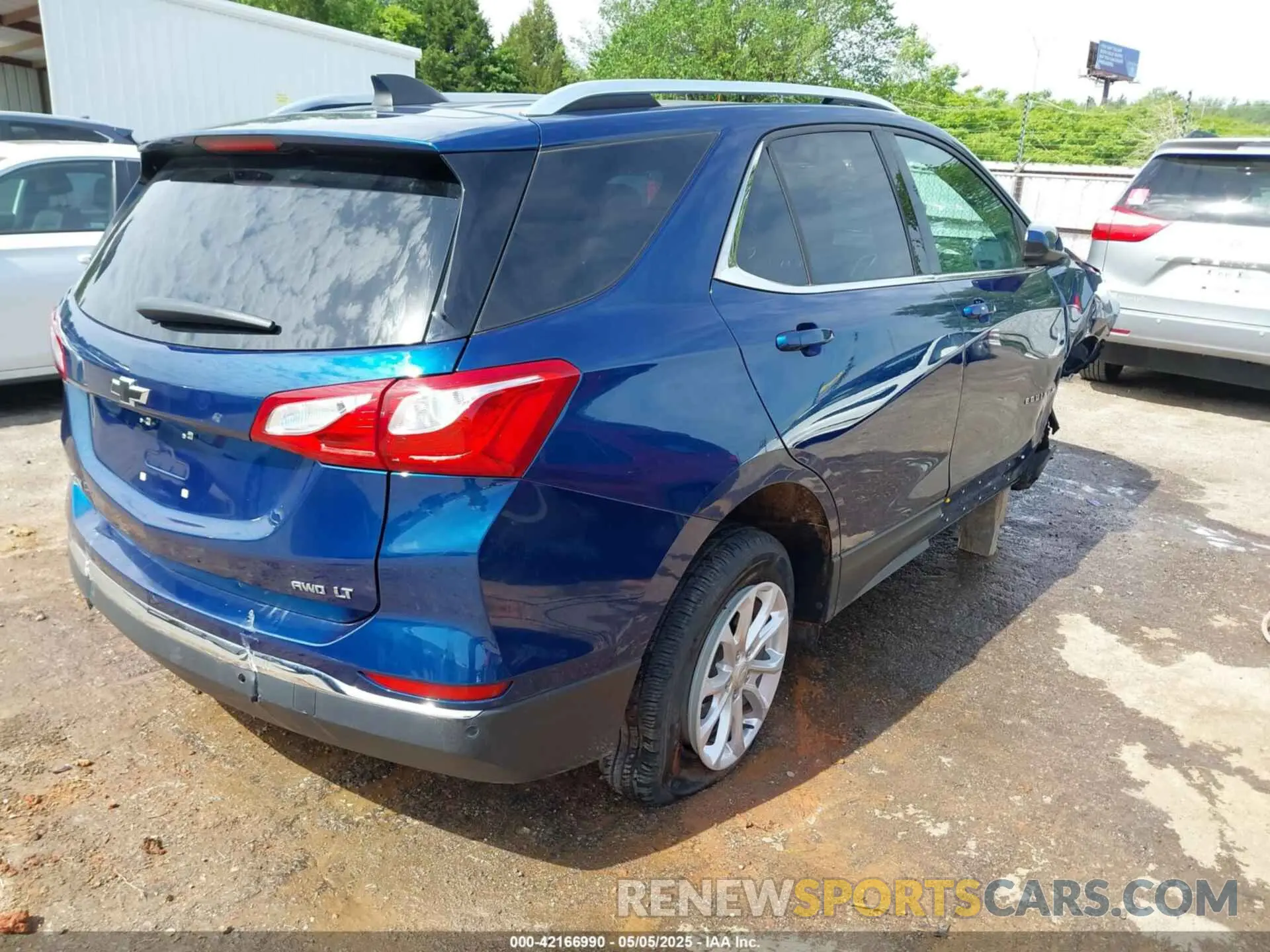 4 Photograph of a damaged car 3GNAXUEV5LL272571 CHEVROLET EQUINOX 2020