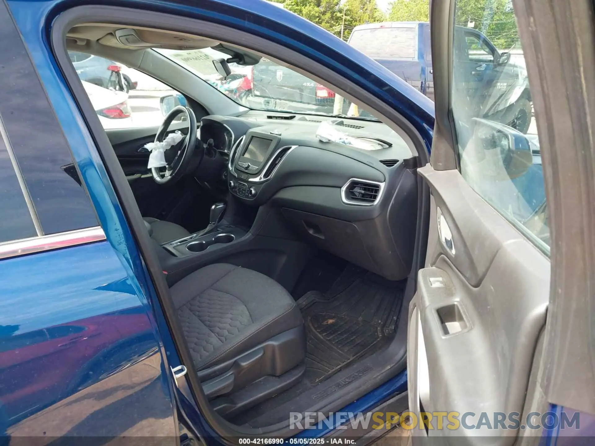 5 Photograph of a damaged car 3GNAXUEV5LL272571 CHEVROLET EQUINOX 2020