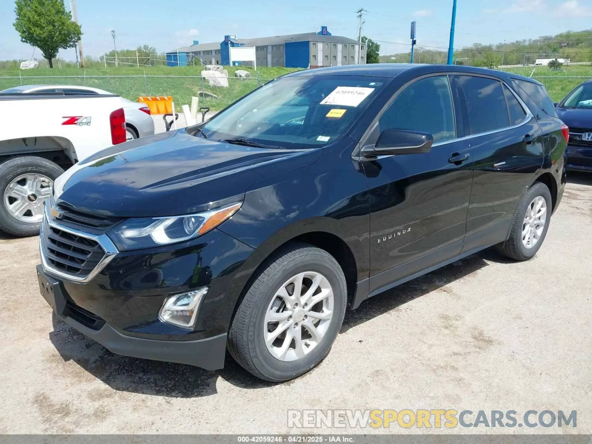 2 Фотография поврежденного автомобиля 3GNAXUEV5LL337158 CHEVROLET EQUINOX 2020