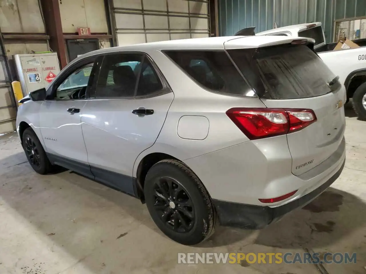 2 Photograph of a damaged car 3GNAXUEV5LS523935 CHEVROLET EQUINOX 2020