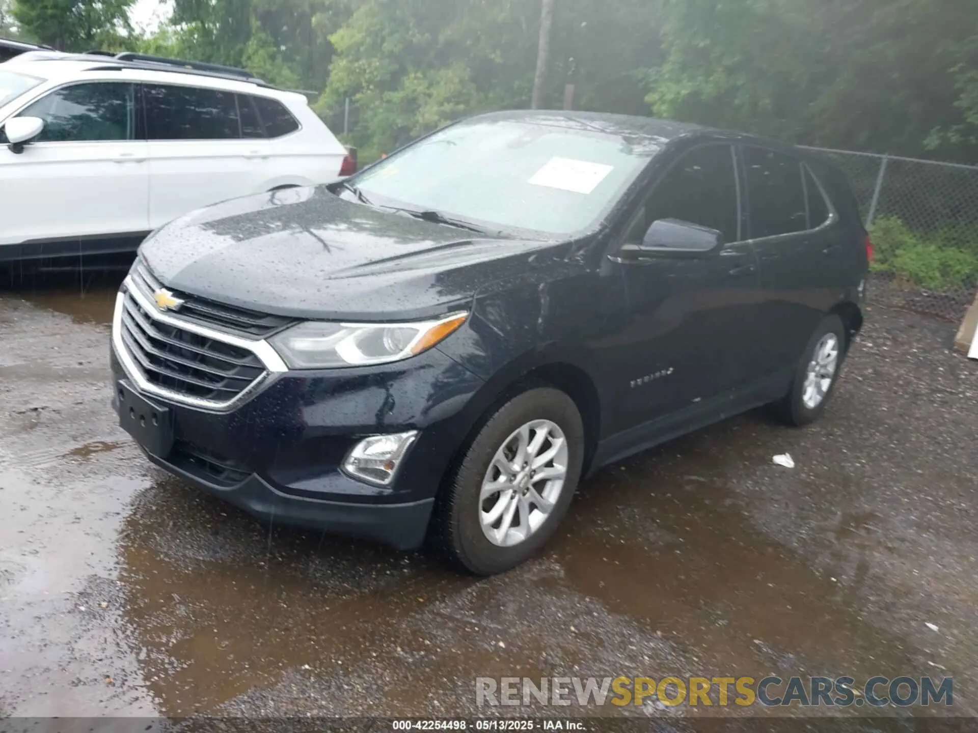 2 Photograph of a damaged car 3GNAXUEV5LS680204 CHEVROLET EQUINOX 2020