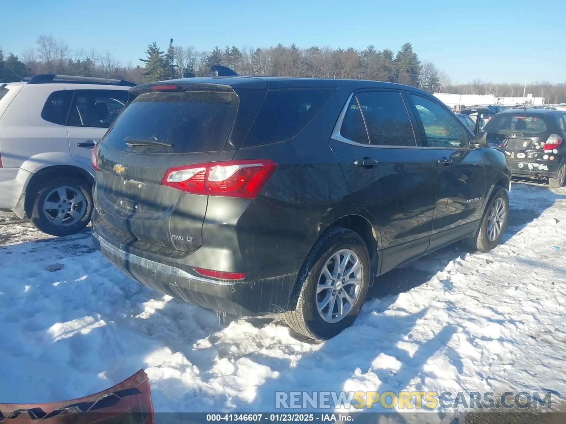 4 Photograph of a damaged car 3GNAXUEV6LS508635 CHEVROLET EQUINOX 2020