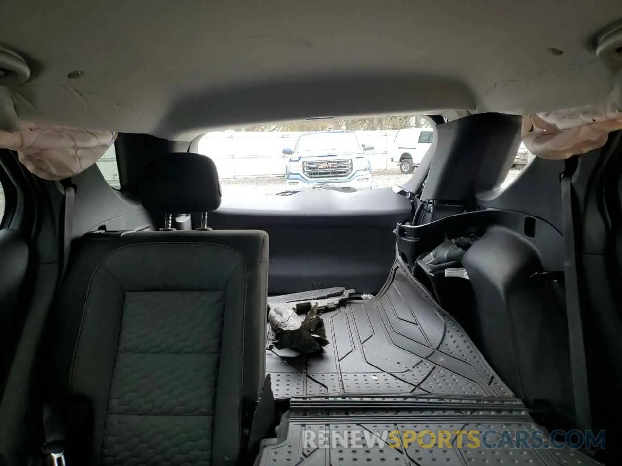 10 Photograph of a damaged car 3GNAXUEV6LS621596 CHEVROLET EQUINOX 2020