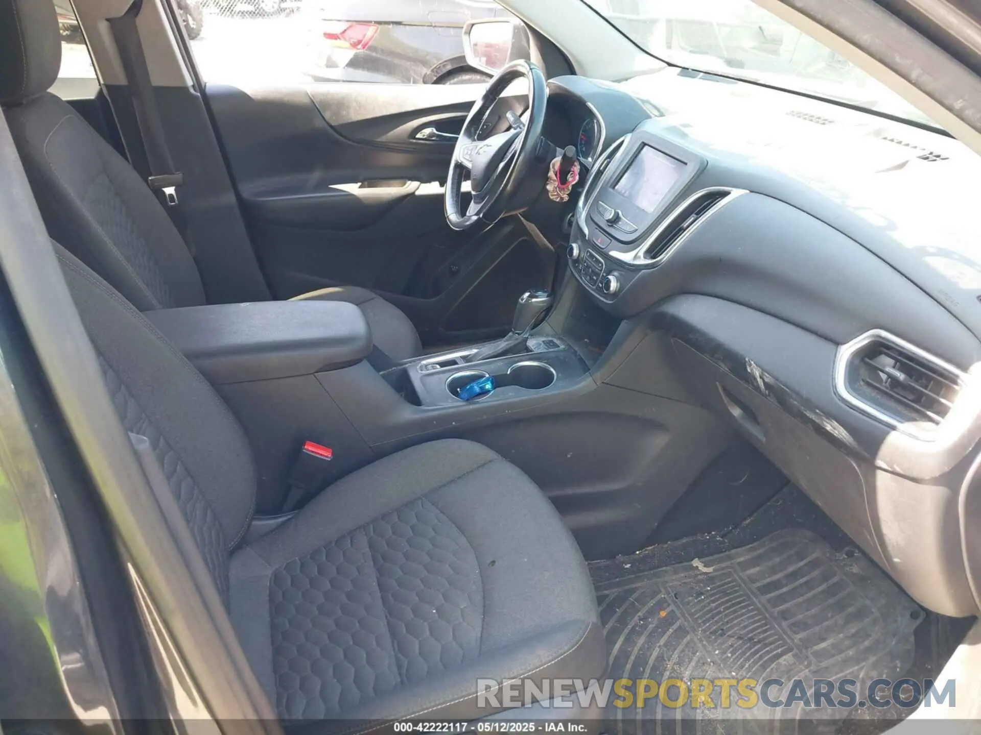 5 Photograph of a damaged car 3GNAXUEV6LS633814 CHEVROLET EQUINOX 2020