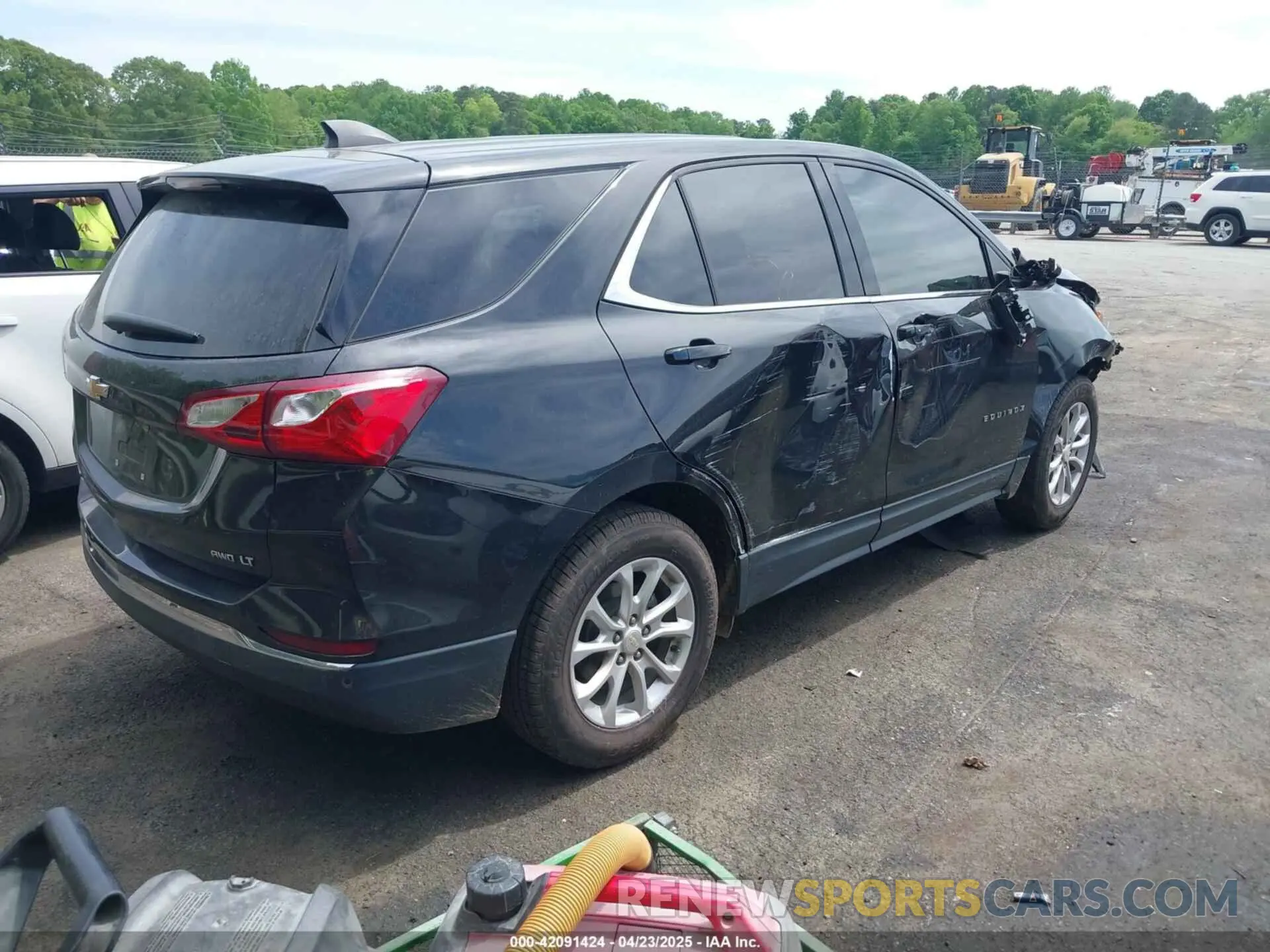 4 Photograph of a damaged car 3GNAXUEV7LL268263 CHEVROLET EQUINOX 2020