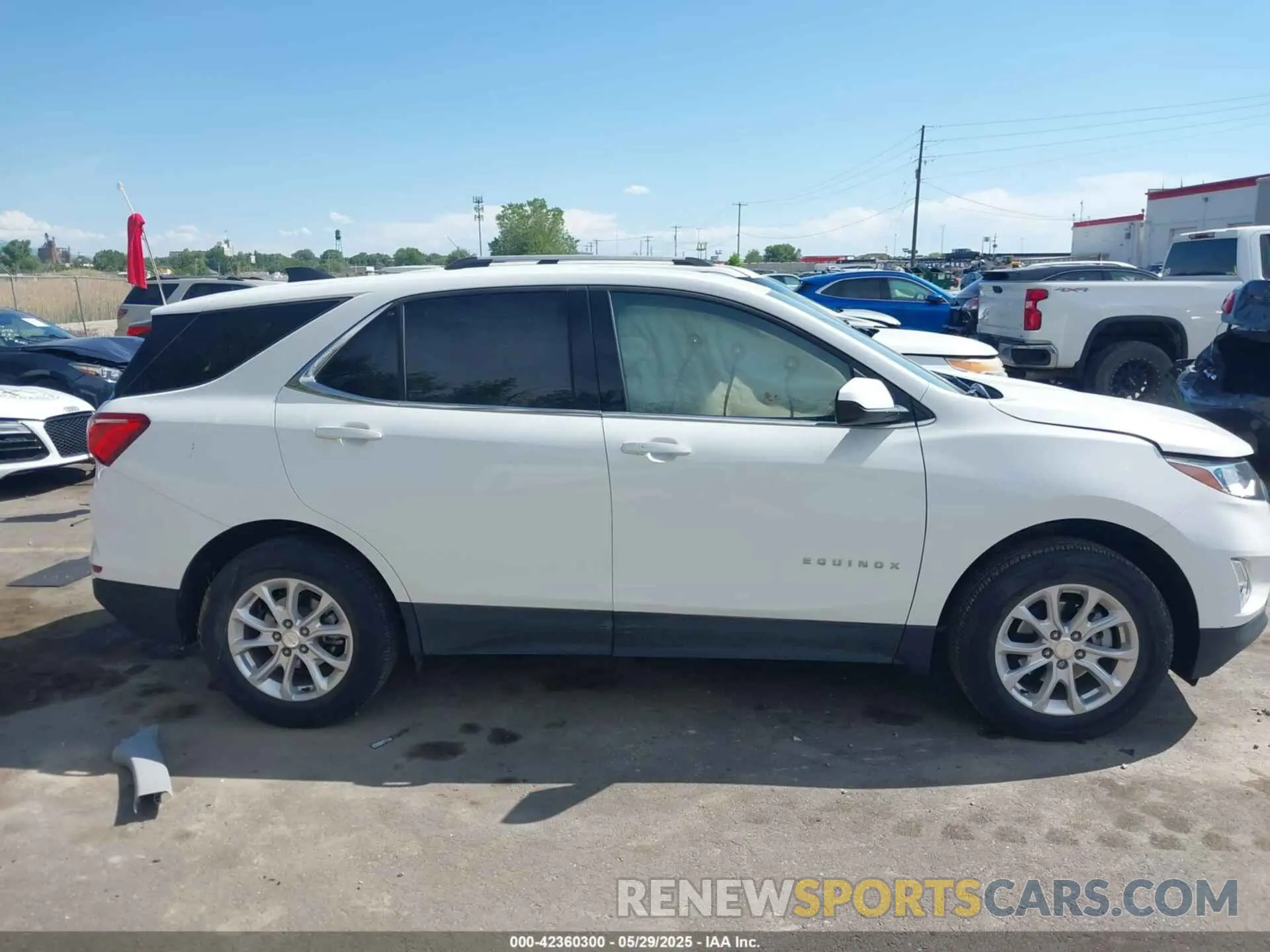 13 Фотография поврежденного автомобиля 3GNAXUEV7LS583117 CHEVROLET EQUINOX 2020