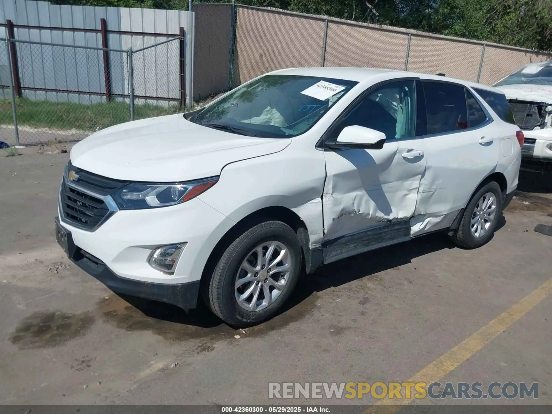 2 Фотография поврежденного автомобиля 3GNAXUEV7LS583117 CHEVROLET EQUINOX 2020