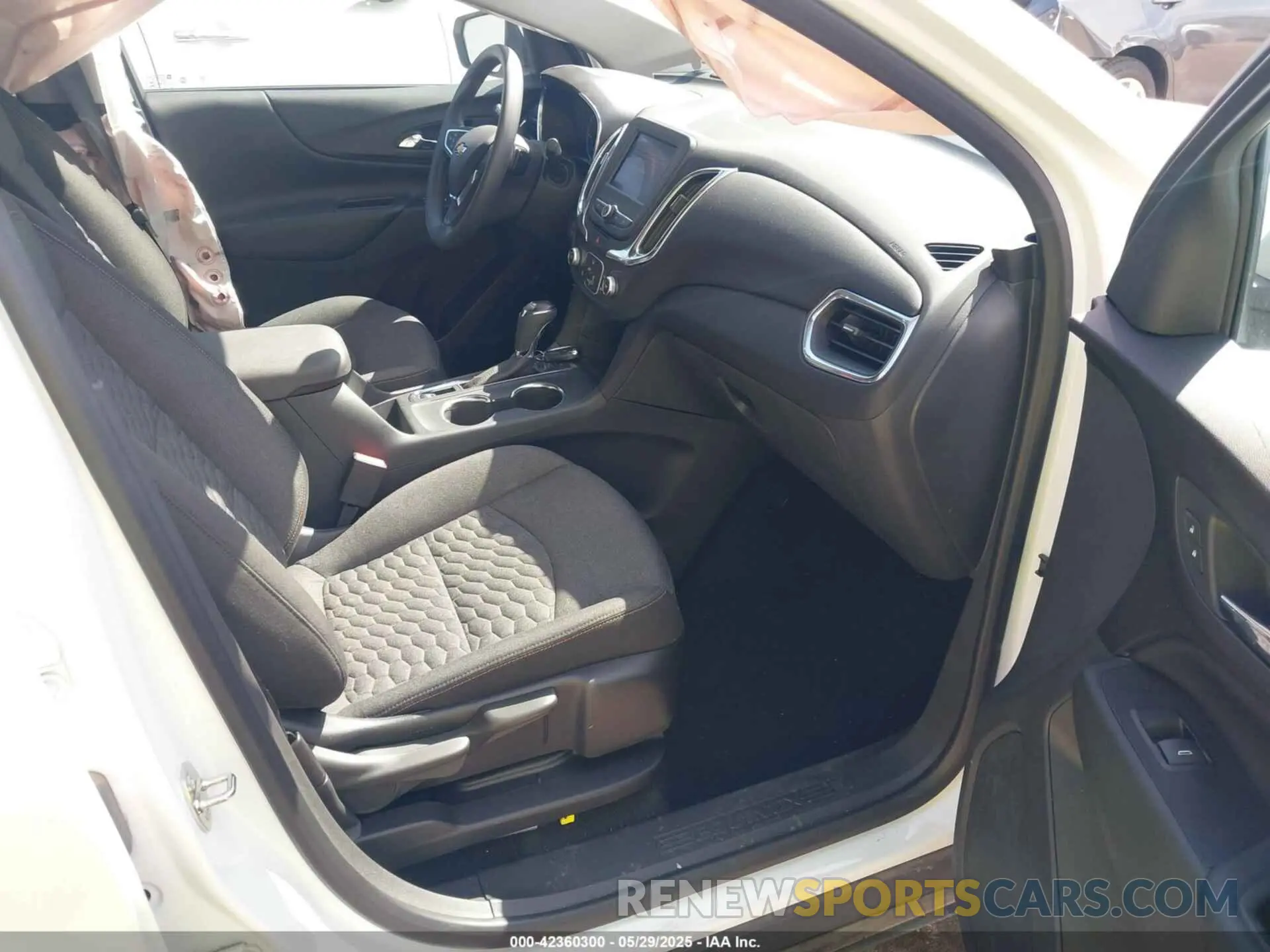 5 Фотография поврежденного автомобиля 3GNAXUEV7LS583117 CHEVROLET EQUINOX 2020