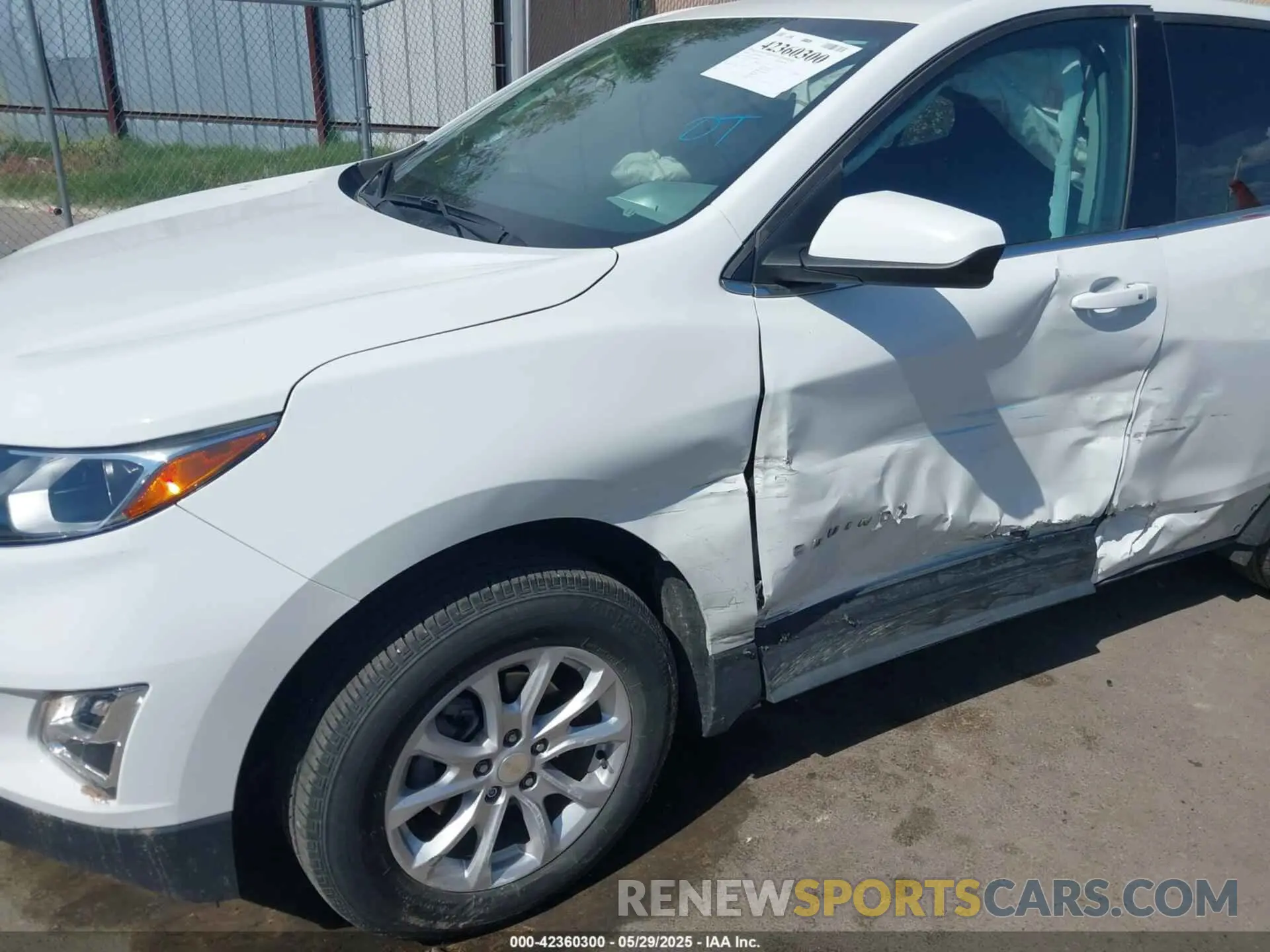 6 Фотография поврежденного автомобиля 3GNAXUEV7LS583117 CHEVROLET EQUINOX 2020