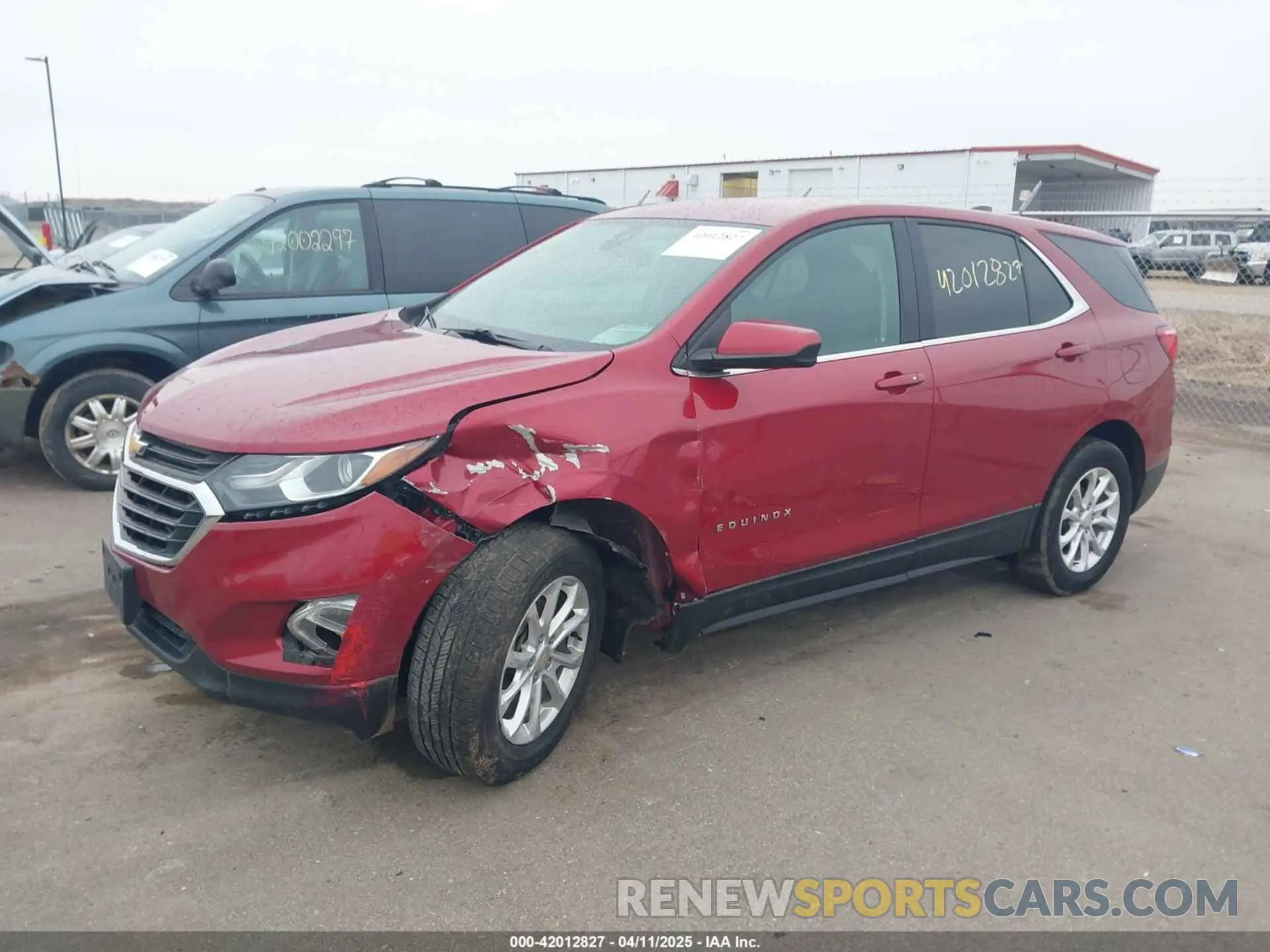 2 Photograph of a damaged car 3GNAXUEV9LS613685 CHEVROLET EQUINOX 2020
