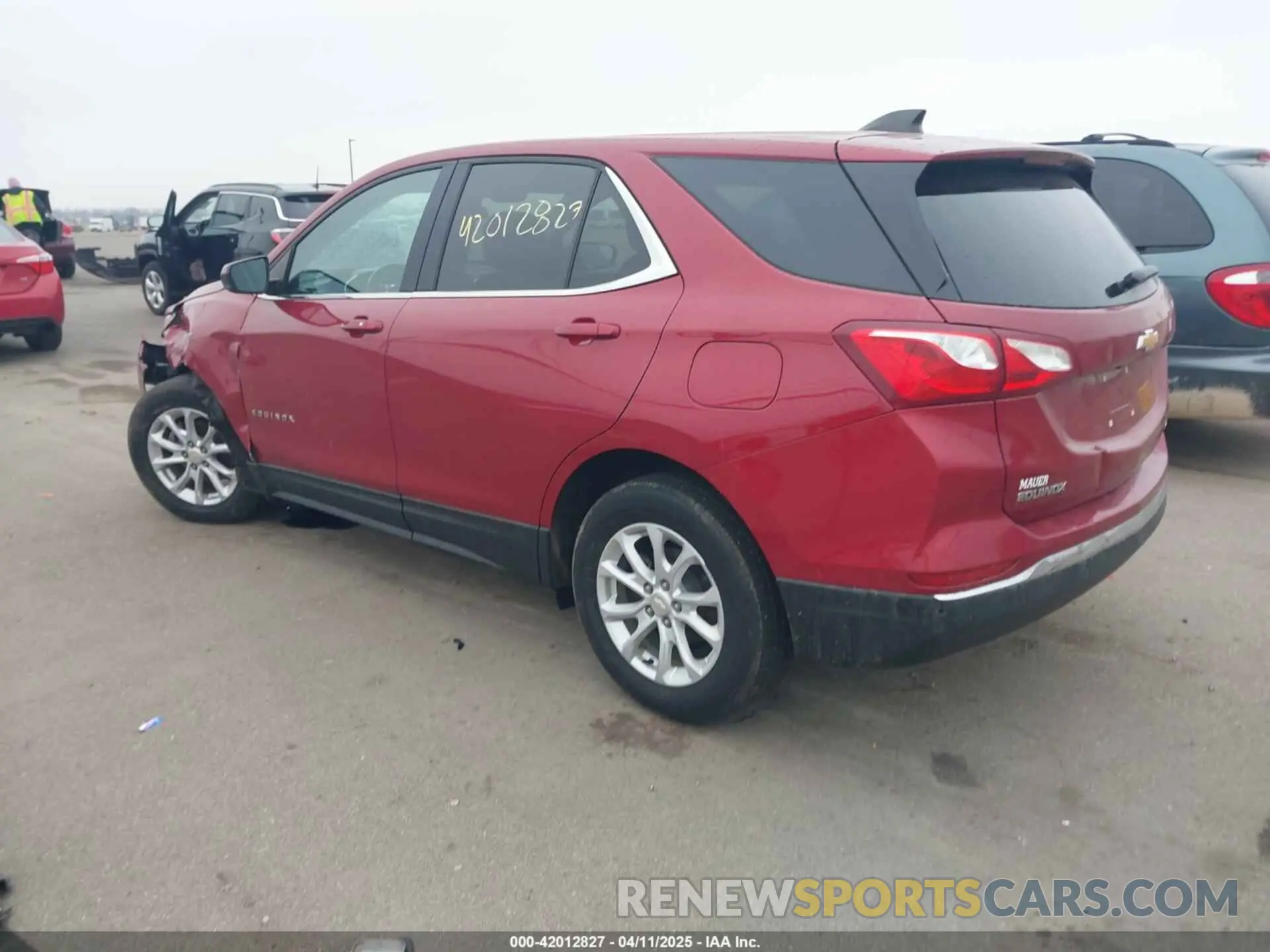 3 Photograph of a damaged car 3GNAXUEV9LS613685 CHEVROLET EQUINOX 2020