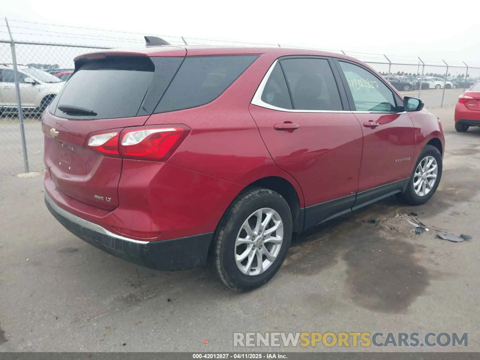 4 Photograph of a damaged car 3GNAXUEV9LS613685 CHEVROLET EQUINOX 2020