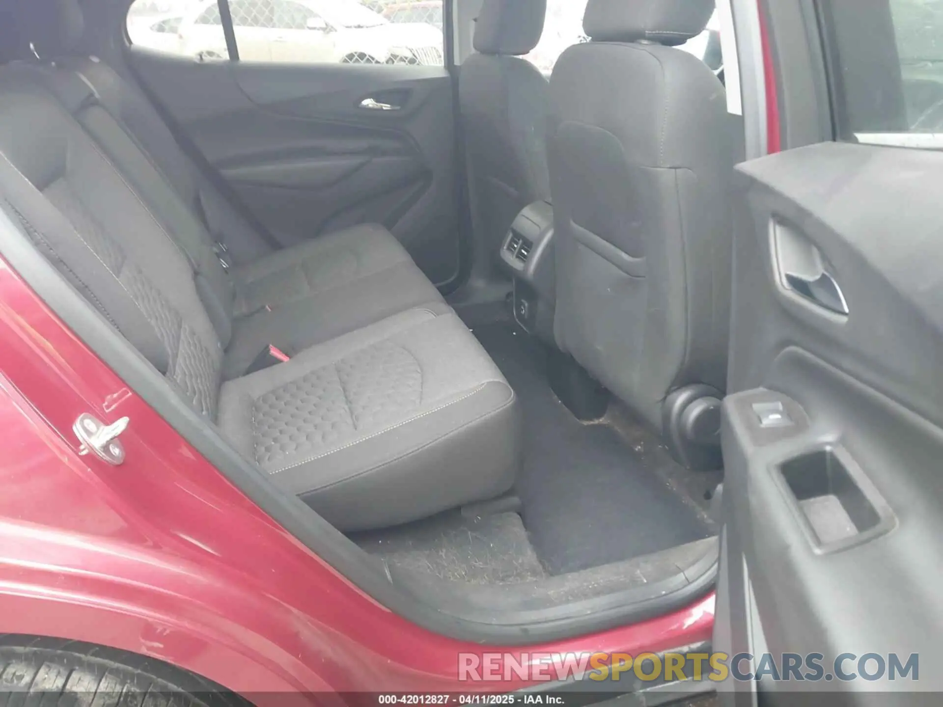 8 Photograph of a damaged car 3GNAXUEV9LS613685 CHEVROLET EQUINOX 2020