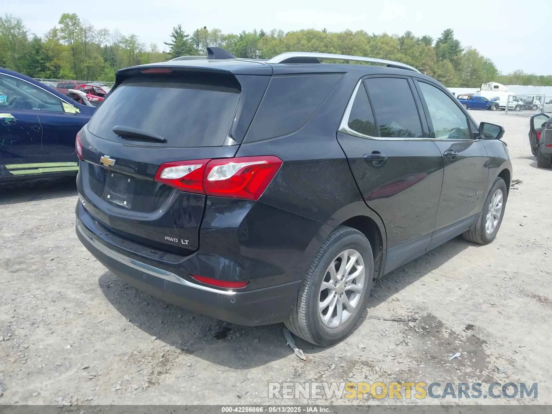 4 Photograph of a damaged car 3GNAXUEVXLS655671 CHEVROLET EQUINOX 2020