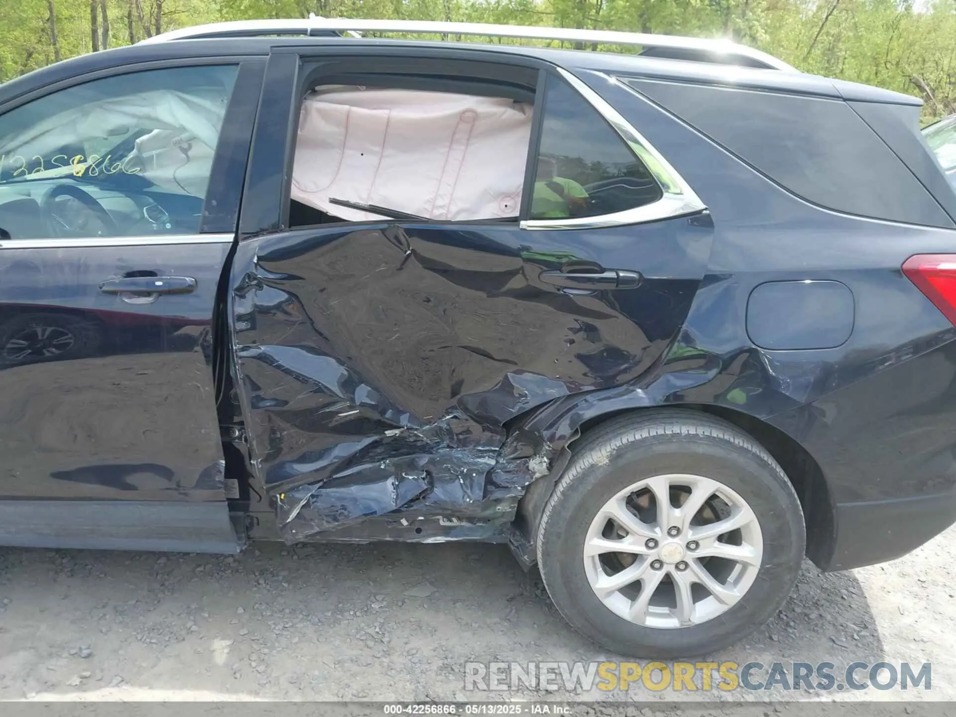 6 Photograph of a damaged car 3GNAXUEVXLS655671 CHEVROLET EQUINOX 2020