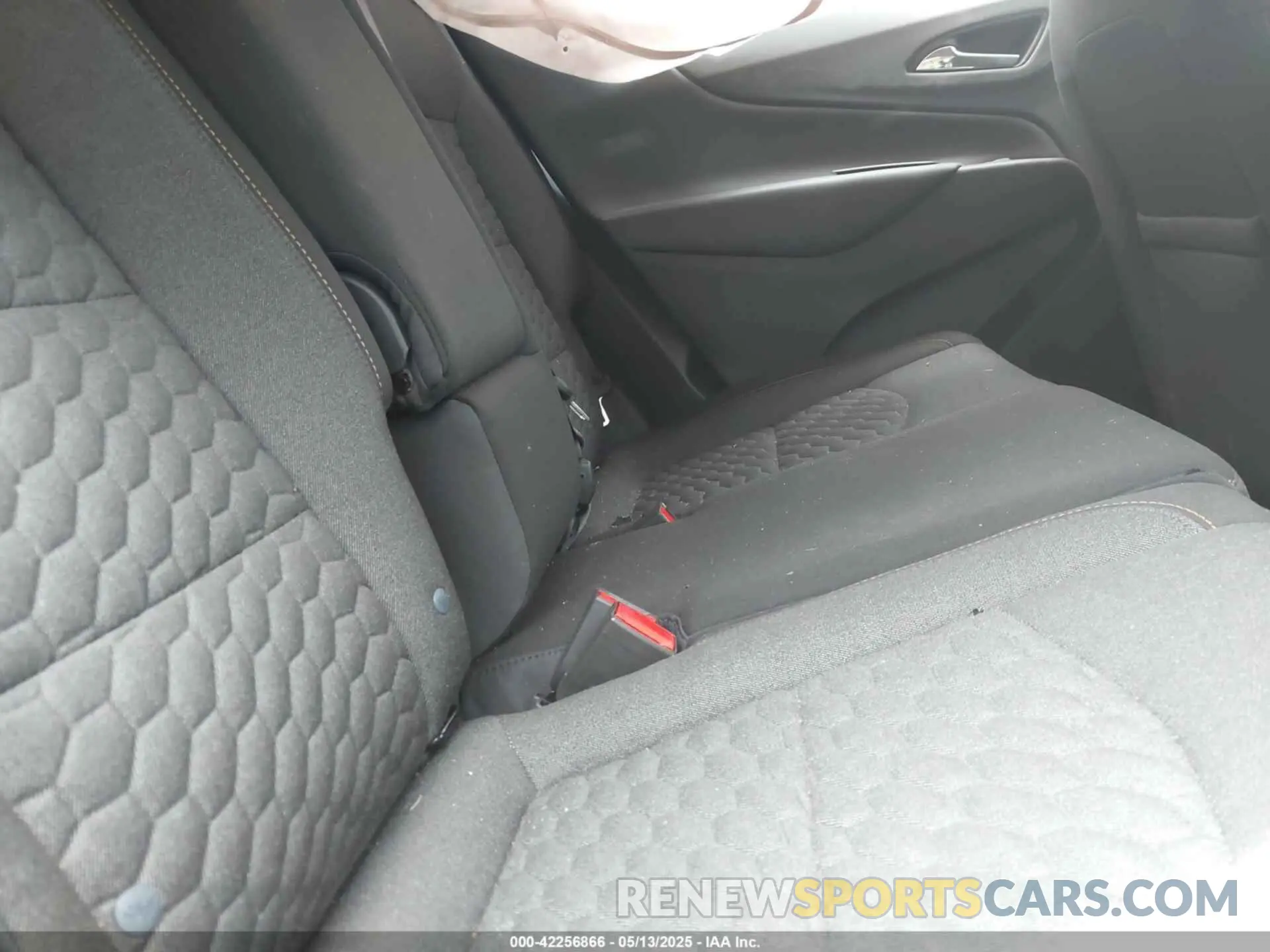8 Photograph of a damaged car 3GNAXUEVXLS655671 CHEVROLET EQUINOX 2020