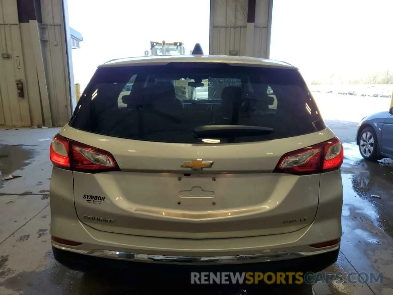 6 Photograph of a damaged car 3GNAXUEVXLS657372 CHEVROLET EQUINOX 2020