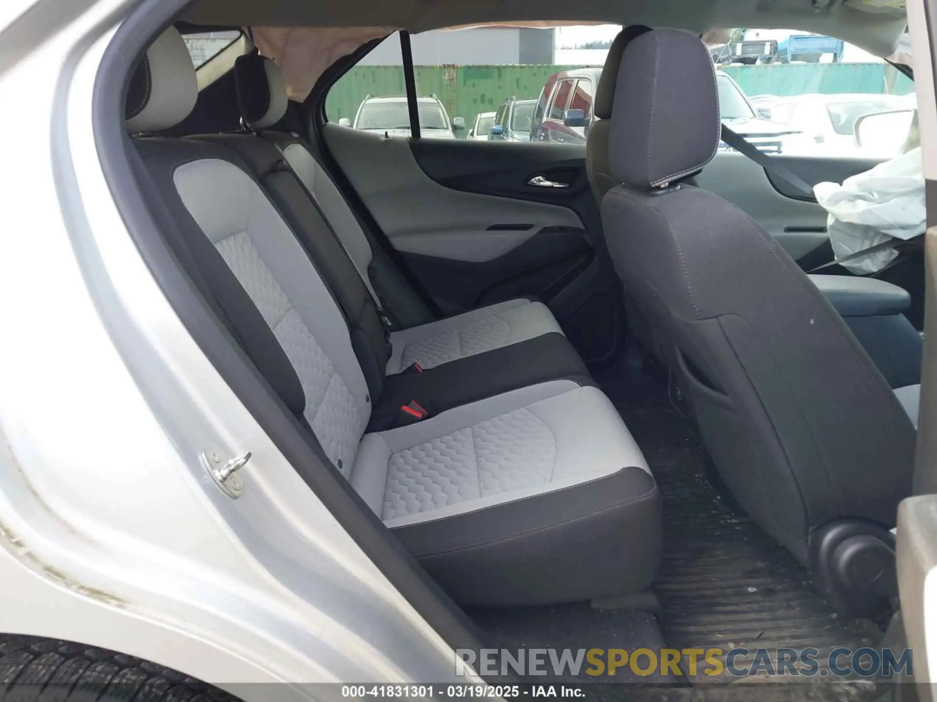 8 Photograph of a damaged car 3GNAXVEX6LS590812 CHEVROLET EQUINOX 2020
