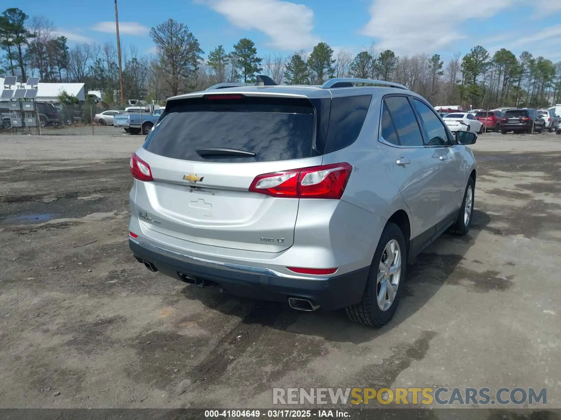 4 Photograph of a damaged car 3GNAXVEX8LS660861 CHEVROLET EQUINOX 2020
