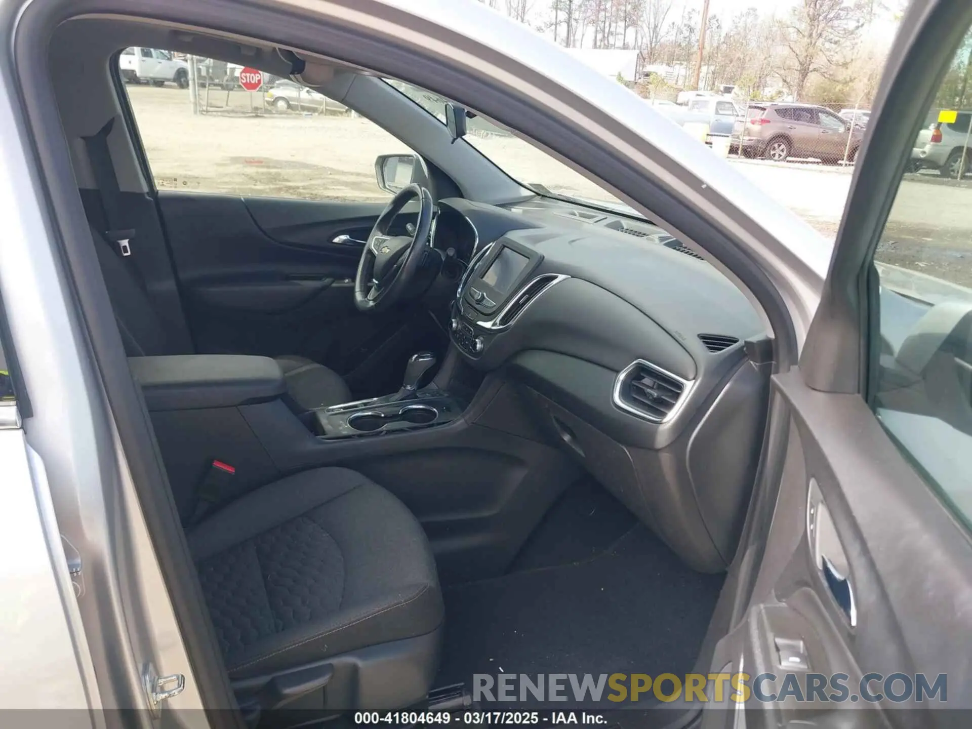 5 Photograph of a damaged car 3GNAXVEX8LS660861 CHEVROLET EQUINOX 2020