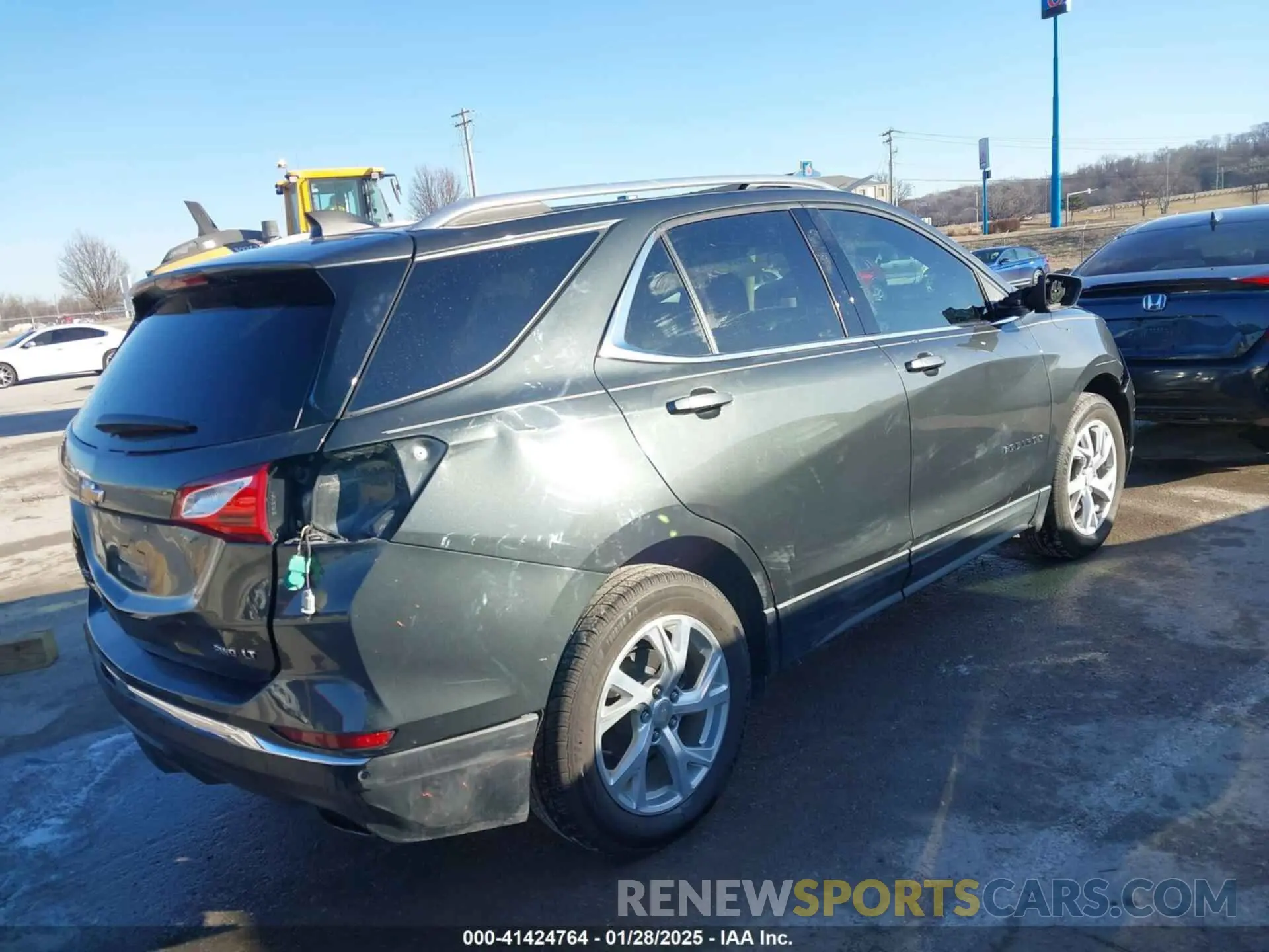 4 Photograph of a damaged car 3GNAXVEXXLS636108 CHEVROLET EQUINOX 2020