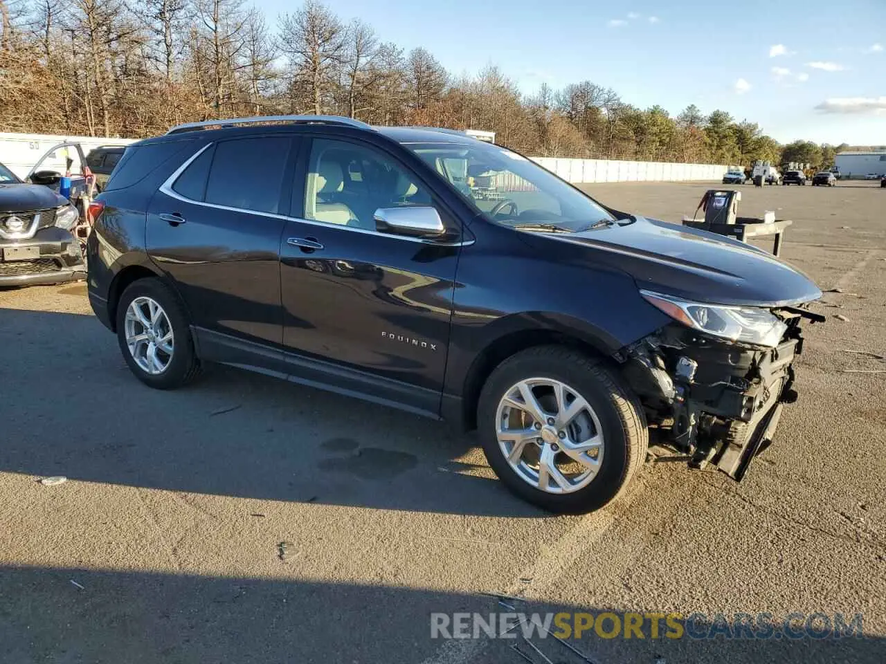 4 Photograph of a damaged car 3GNAXXEV6LS602354 CHEVROLET EQUINOX 2020