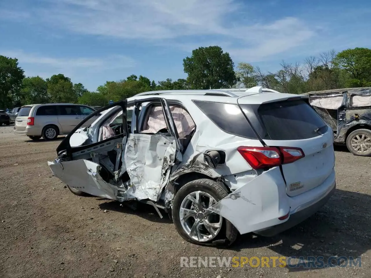 2 Фотография поврежденного автомобиля 3GNAXXEV8LS598890 CHEVROLET EQUINOX 2020
