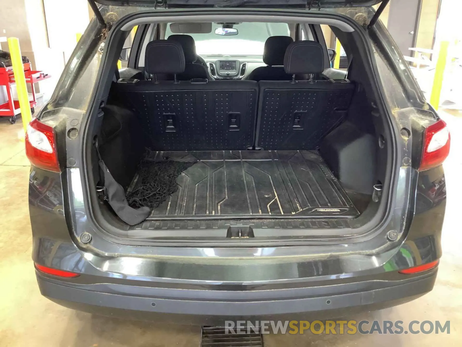 24 Photograph of a damaged car 2GNAXFEV6M6145135 CHEVROLET EQUINOX 2021