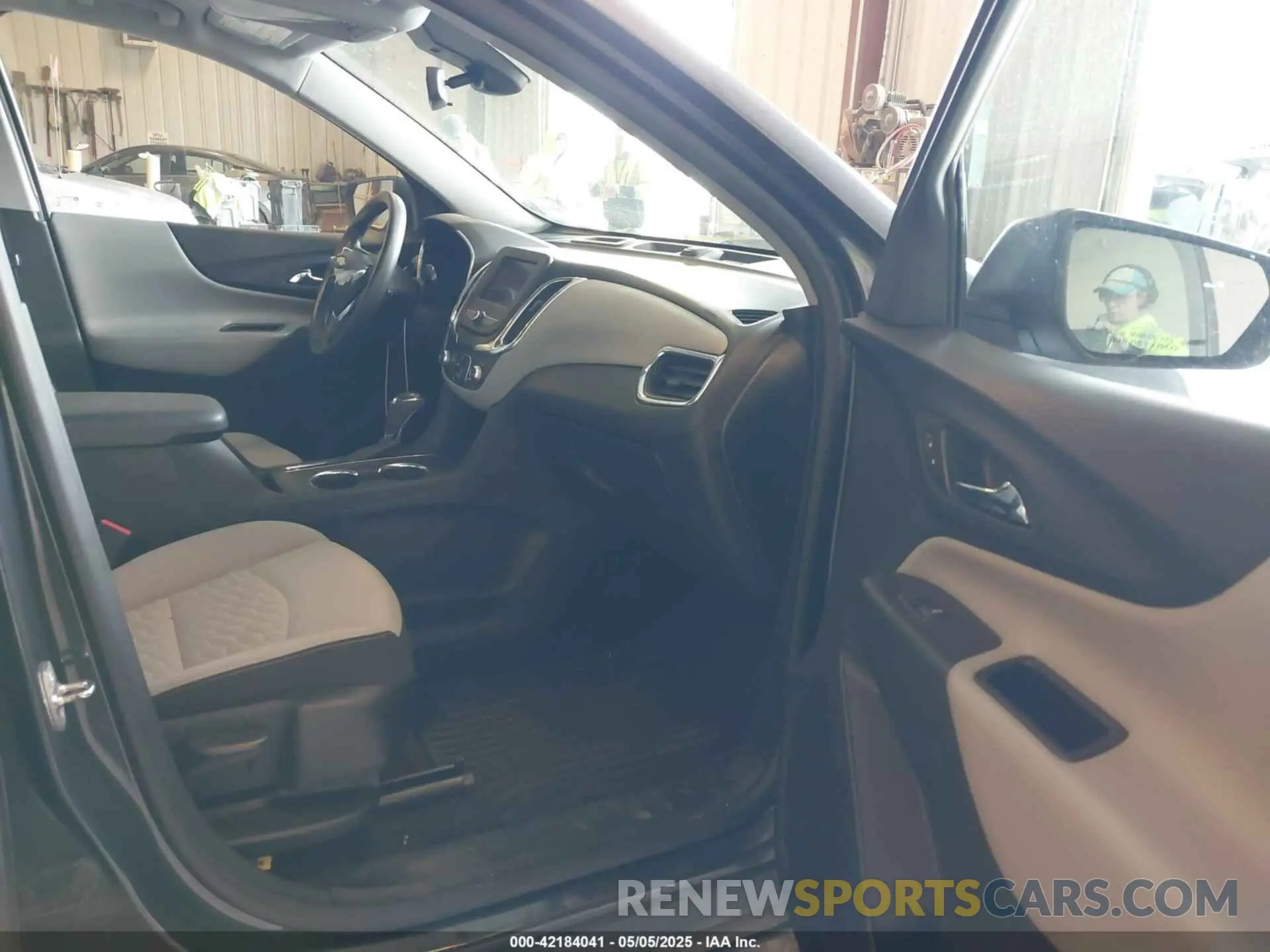 5 Фотография поврежденного автомобиля 2GNAXHEV0M6110957 CHEVROLET EQUINOX 2021