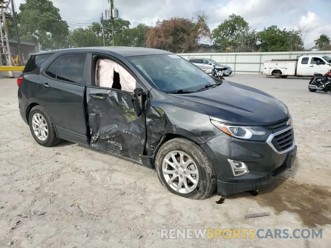 4 Фотография поврежденного автомобиля 2GNAXHEV1M6143031 CHEVROLET EQUINOX 2021
