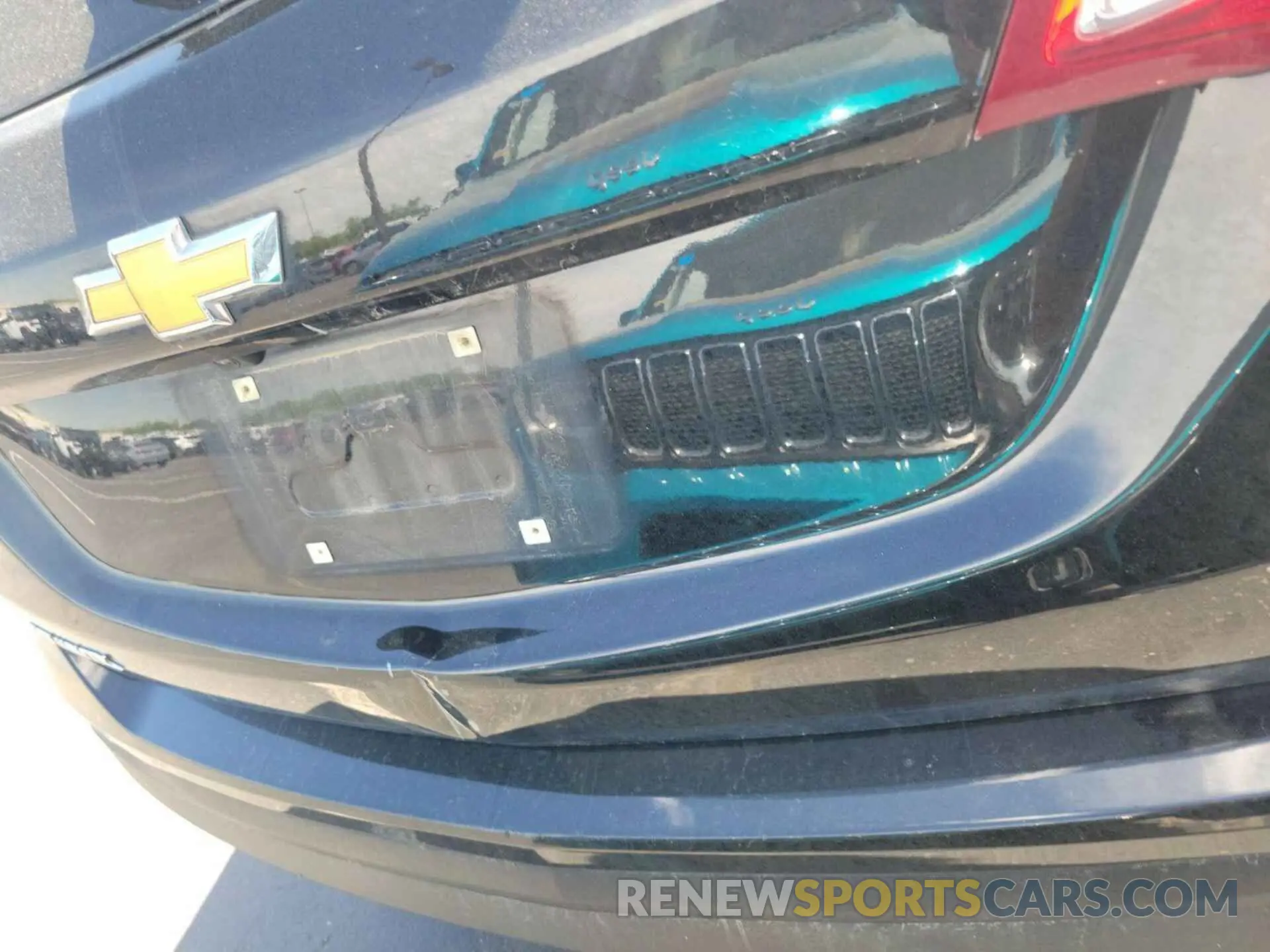 32 Photograph of a damaged car 2GNAXHEV2M6116582 CHEVROLET EQUINOX 2021