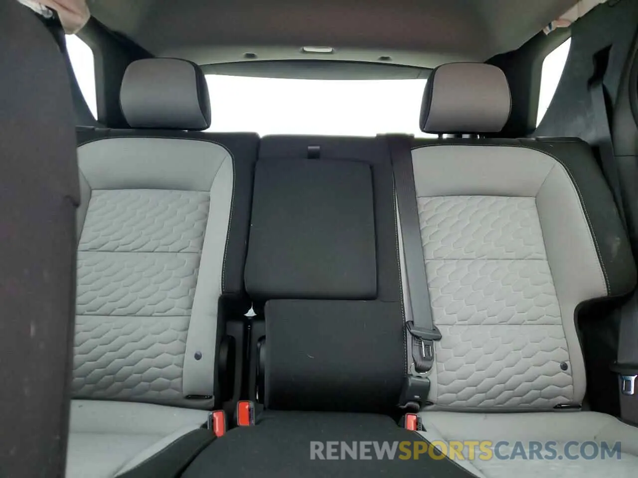 10 Photograph of a damaged car 2GNAXHEV5M6141279 CHEVROLET EQUINOX 2021