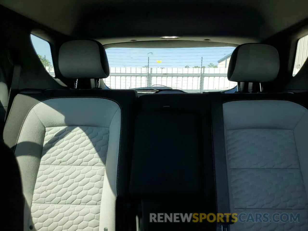 10 Photograph of a damaged car 2GNAXHEV5M6144649 CHEVROLET EQUINOX 2021