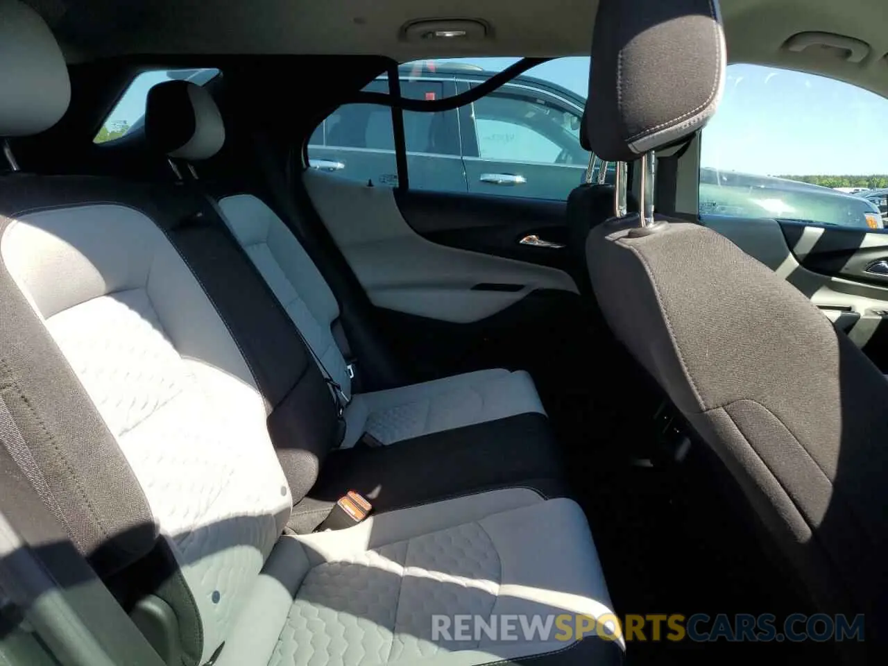 11 Photograph of a damaged car 2GNAXHEV5M6144649 CHEVROLET EQUINOX 2021
