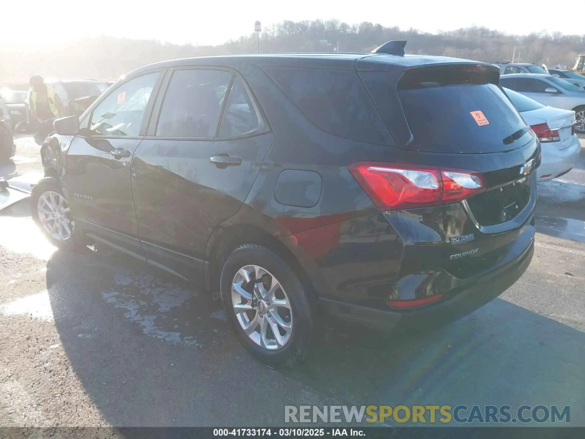 3 Фотография поврежденного автомобиля 2GNAXHEV7M6132924 CHEVROLET EQUINOX 2021