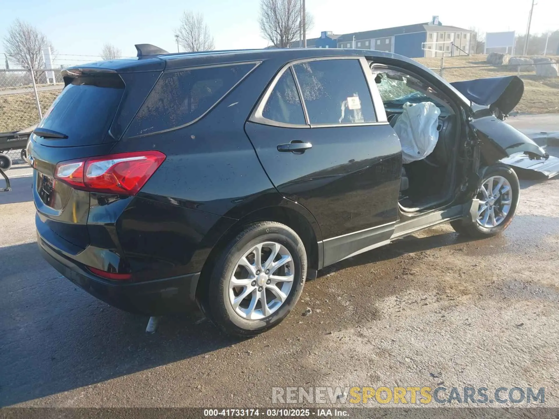 4 Фотография поврежденного автомобиля 2GNAXHEV7M6132924 CHEVROLET EQUINOX 2021