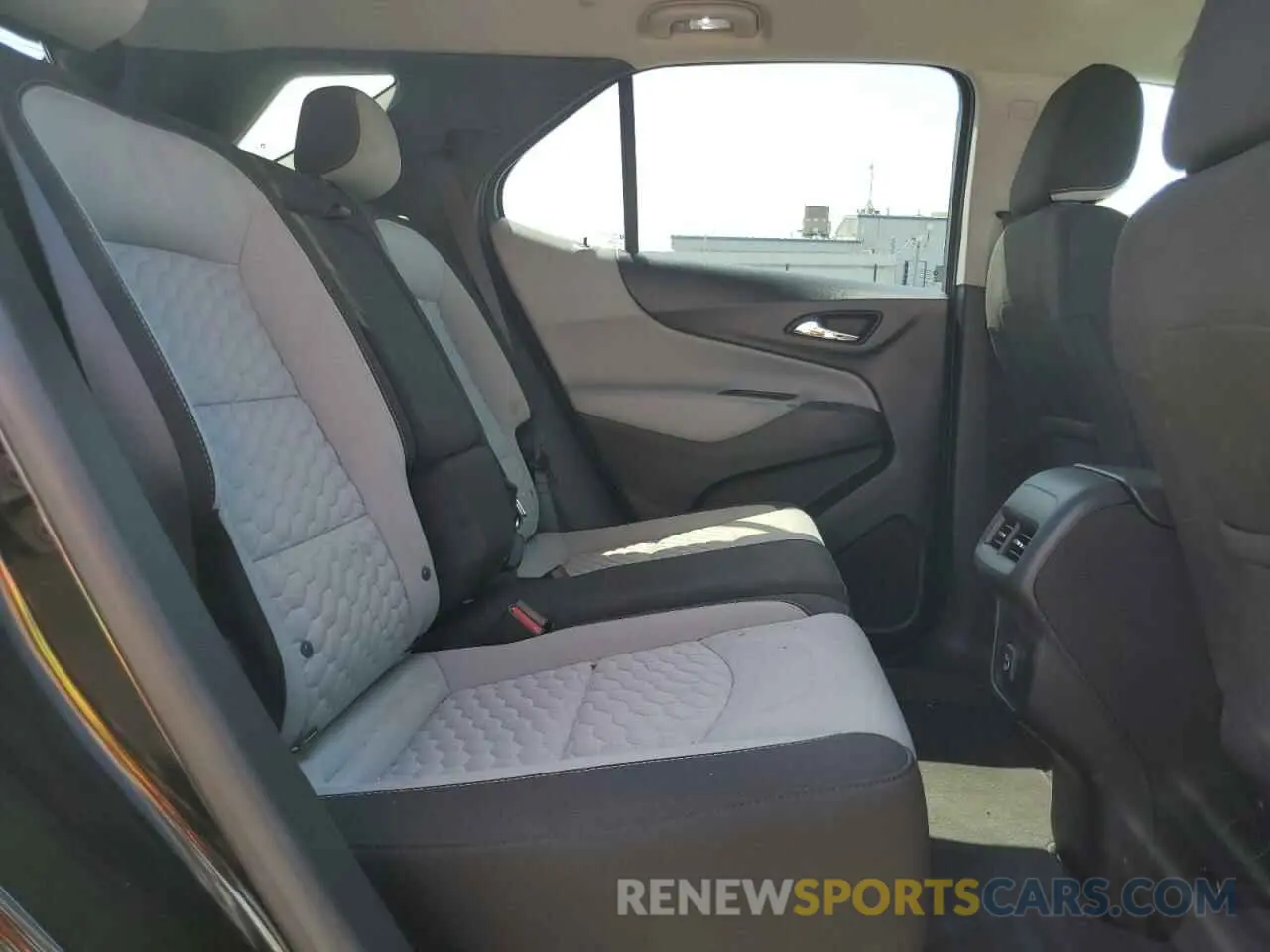 10 Photograph of a damaged car 2GNAXHEVXM6113008 CHEVROLET EQUINOX 2021