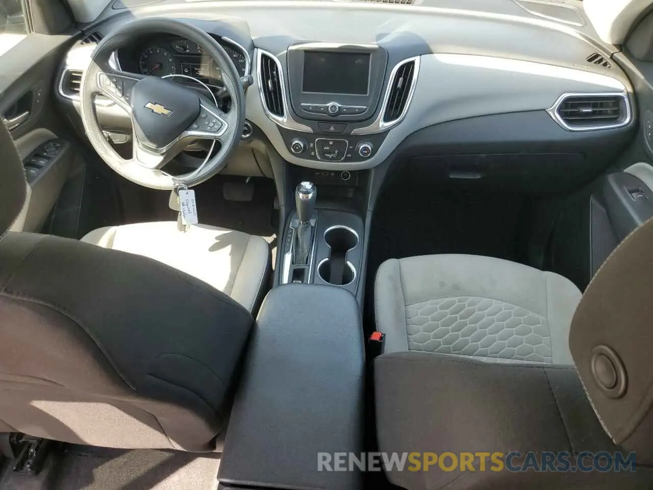 8 Photograph of a damaged car 2GNAXHEVXM6113008 CHEVROLET EQUINOX 2021