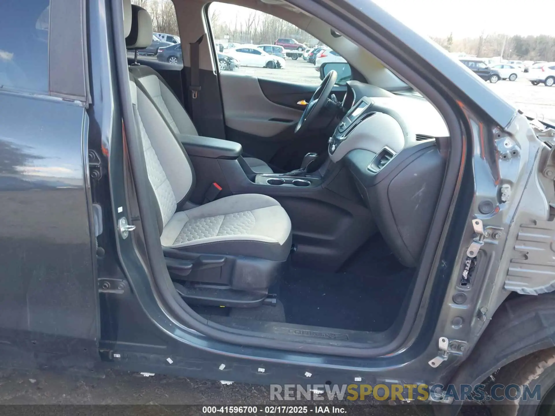5 Photograph of a damaged car 2GNAXHEVXM6114465 CHEVROLET EQUINOX 2021