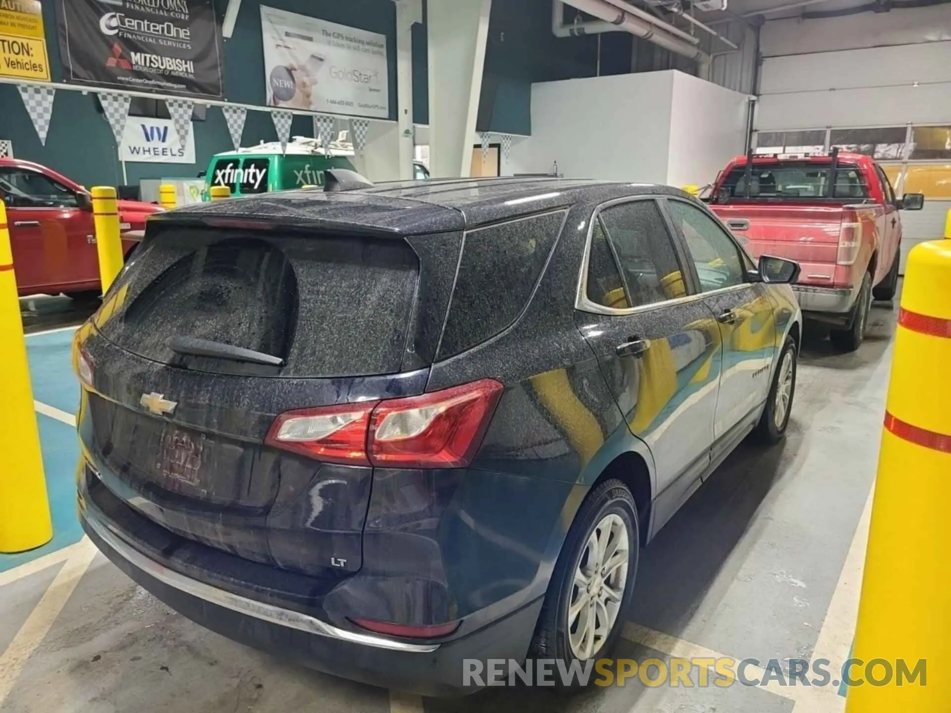 24 Photograph of a damaged car 2GNAXJEV1M6106066 CHEVROLET EQUINOX 2021