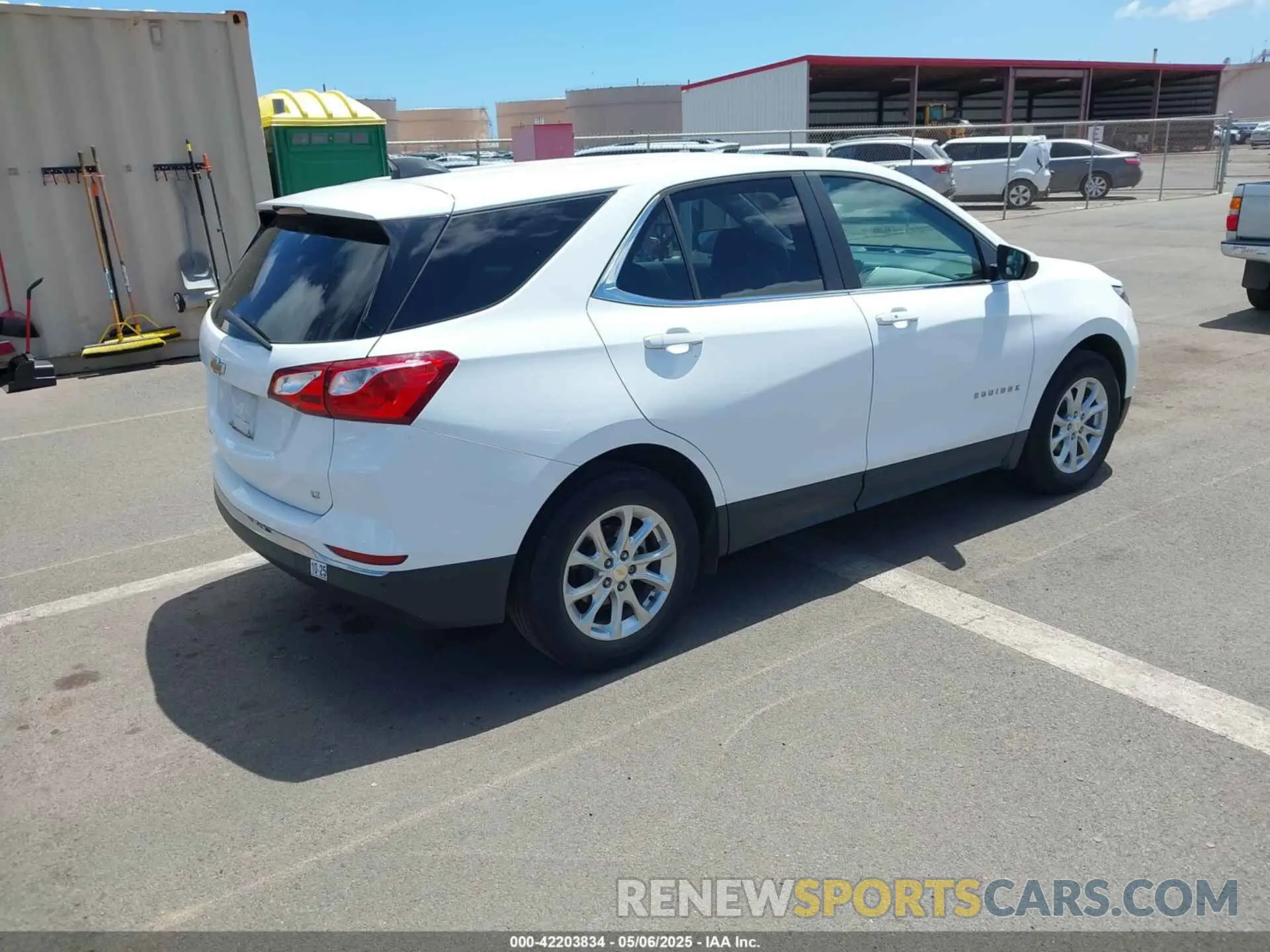 4 Photograph of a damaged car 2GNAXJEV2M6103385 CHEVROLET EQUINOX 2021