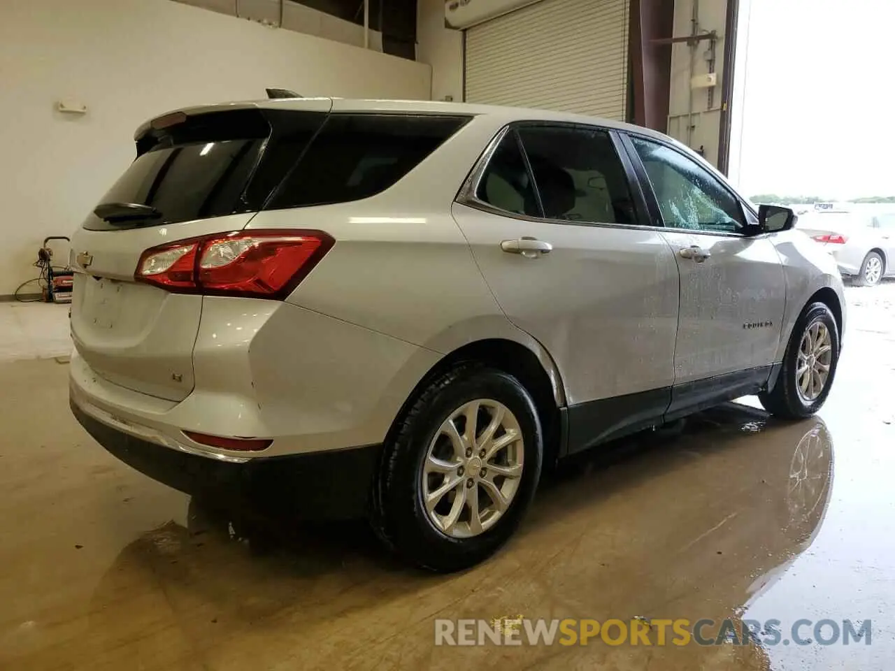 3 Photograph of a damaged car 2GNAXJEV4M6162552 CHEVROLET EQUINOX 2021